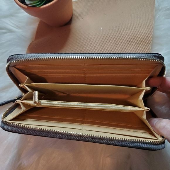 Silver Glitter Explosion Full Zipper Wristlet Wallet NWOT - Picture 7 of 7